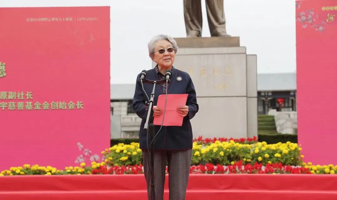 沈小平出席“海棠櫻花永相傳——周恩來與中日友好”圖片展